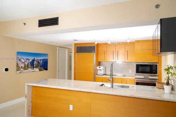 $10,000 | 465 Brickell Avenue, Unit 5101, Miami, FL 33131