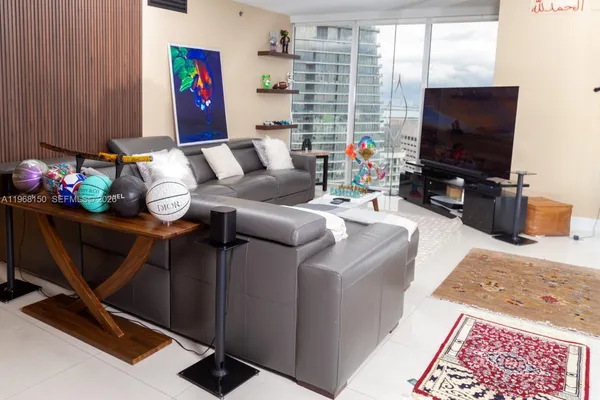 $10,000 | 465 Brickell Avenue, Unit 5101, Miami, FL 33131
