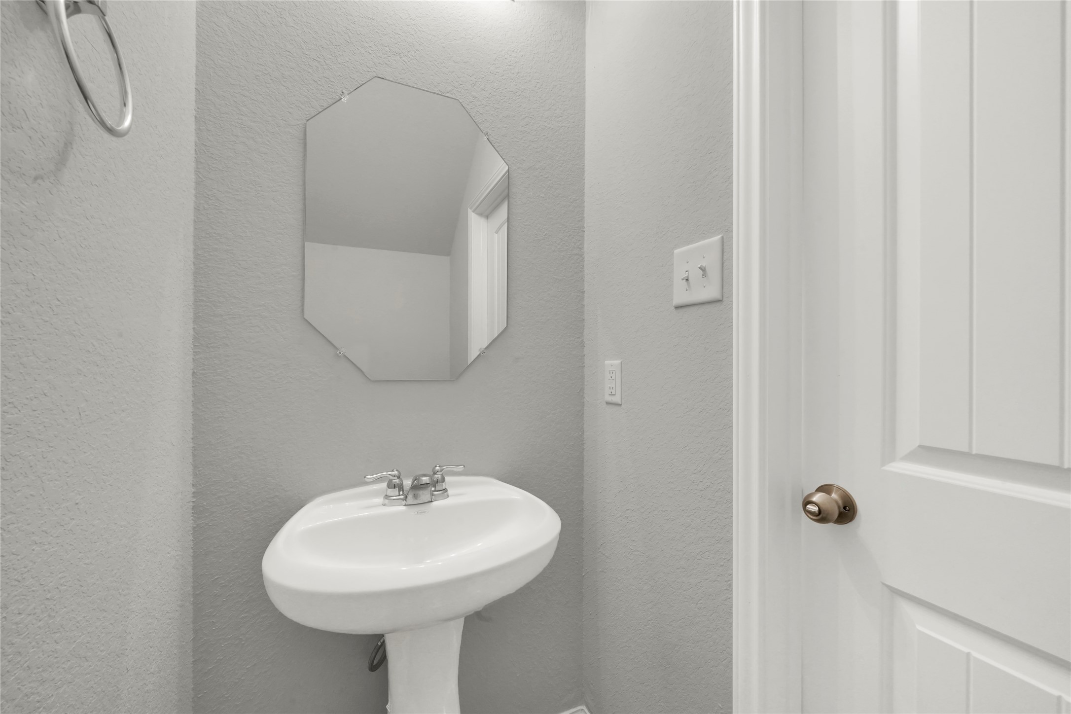 2542 Steelhead Drive Conroe, TX 77384 - Photo 7 of 20 A convenient half bath is located on the first floor which makes hosting get-togethers much easier.