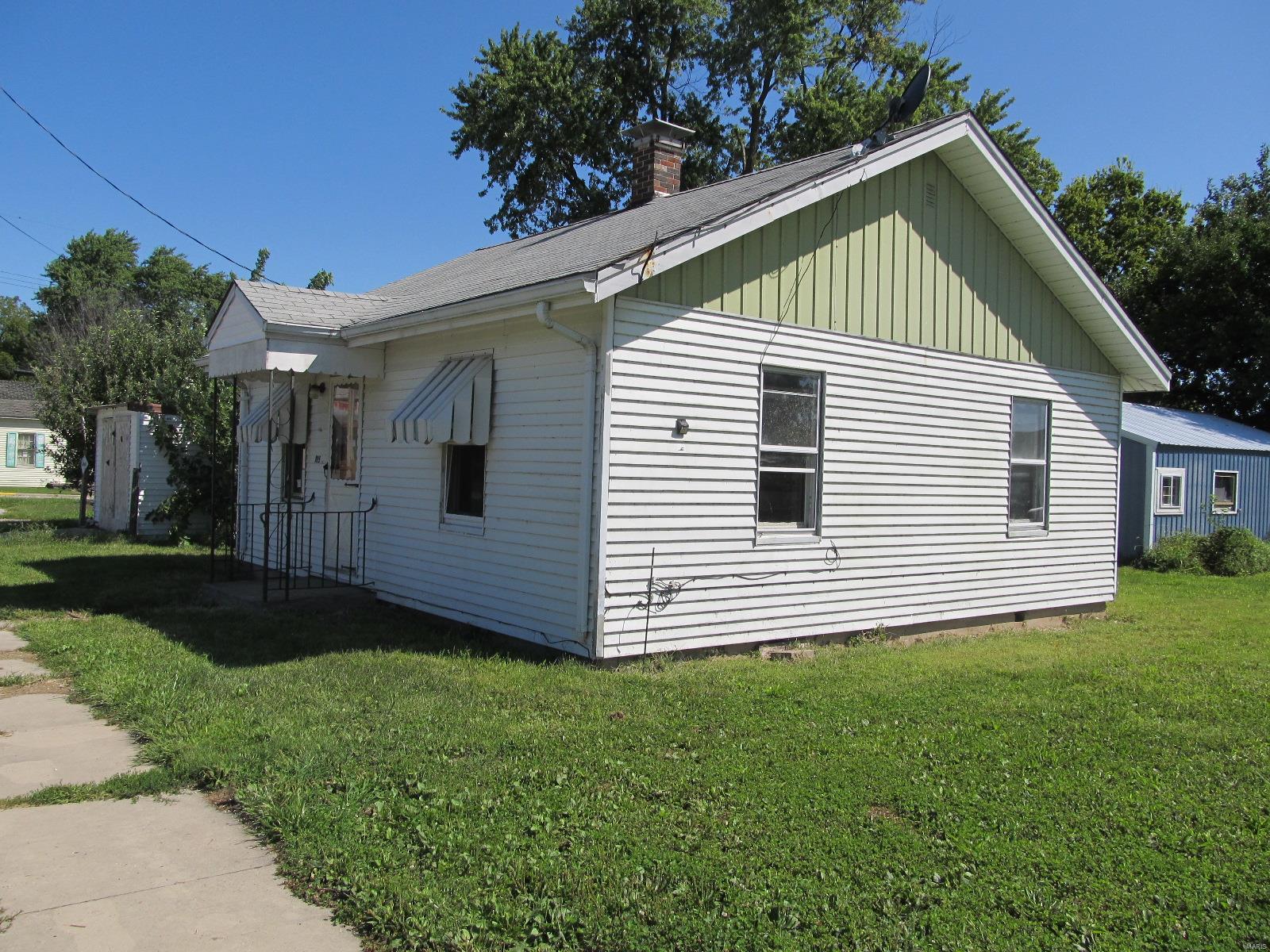 105 Public Road Fieldon, IL 62031 - Photo 2 of 12