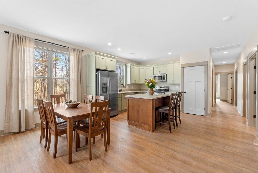 526 South Bibb Street Westminster, SC 29693 - Photo 4 of 13 Virtually Staged