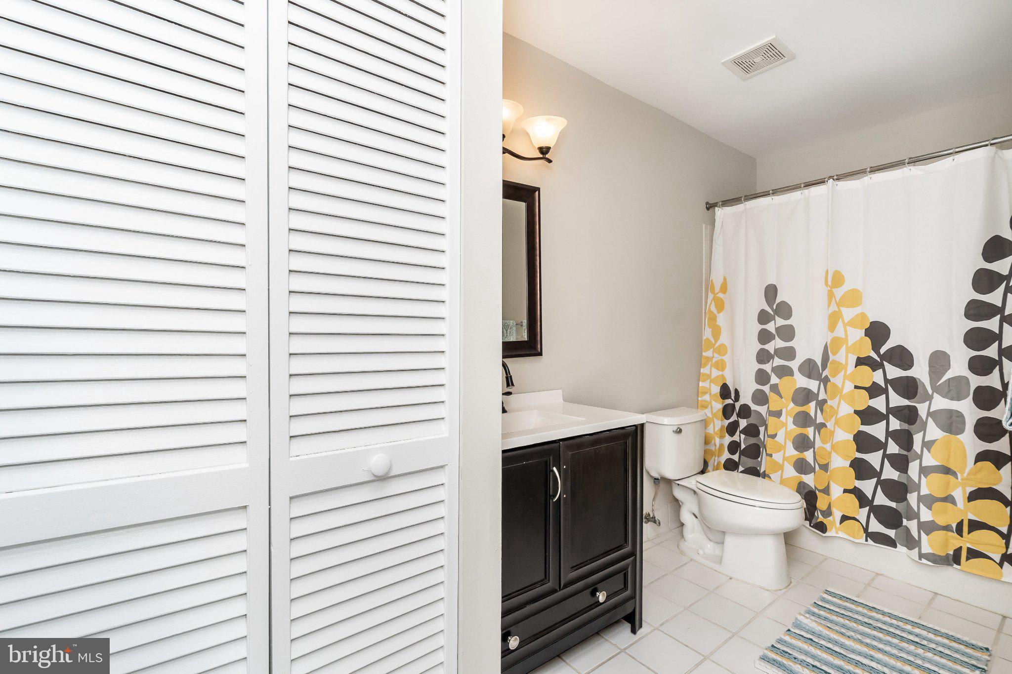 2702 Lighthouse Point East, Unit 532 Baltimore, MD 21224 - Photo 23 of 41 Bright and modern bathroom retreat.