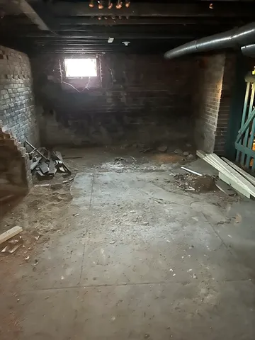 a view of room with an empty space