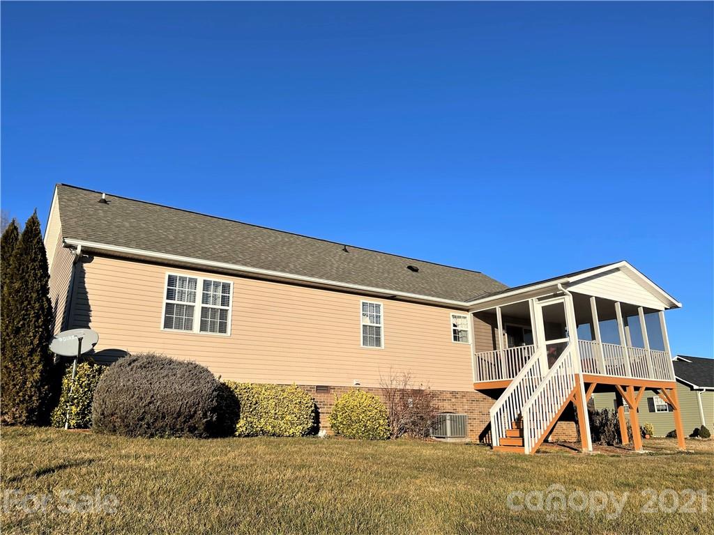 2132 Olde Farm Road Southeast Hudson, NC 28638 - Photo 3 of 23 Gallery Image 3
