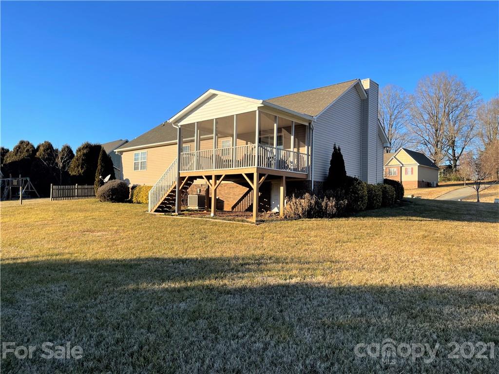 2132 Olde Farm Road Southeast Hudson, NC 28638 - Photo 4 of 23 Gallery Image 4