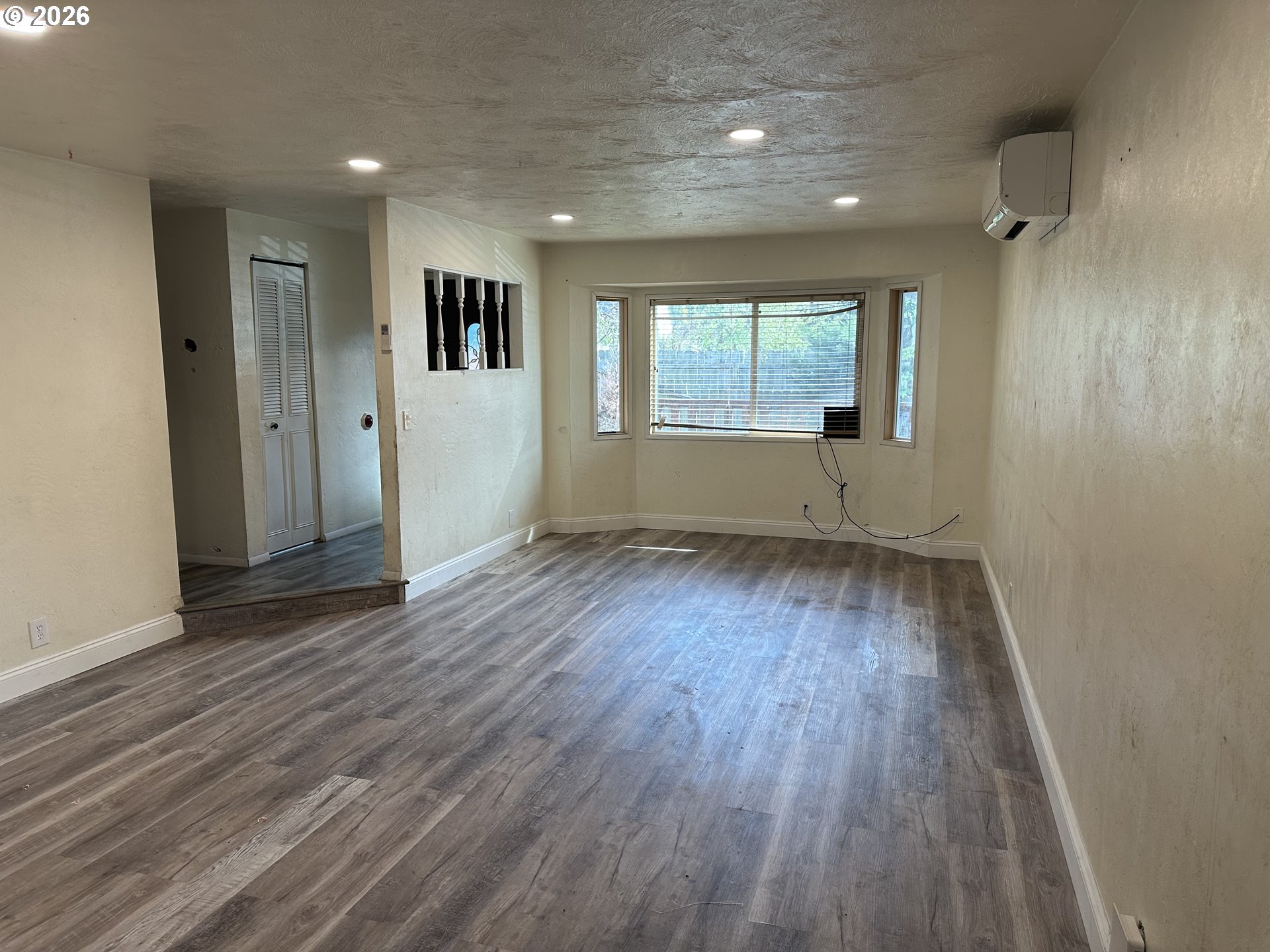 1435 5th Street Springfield, OR 97477 - Photo 3 of 11 Living Room