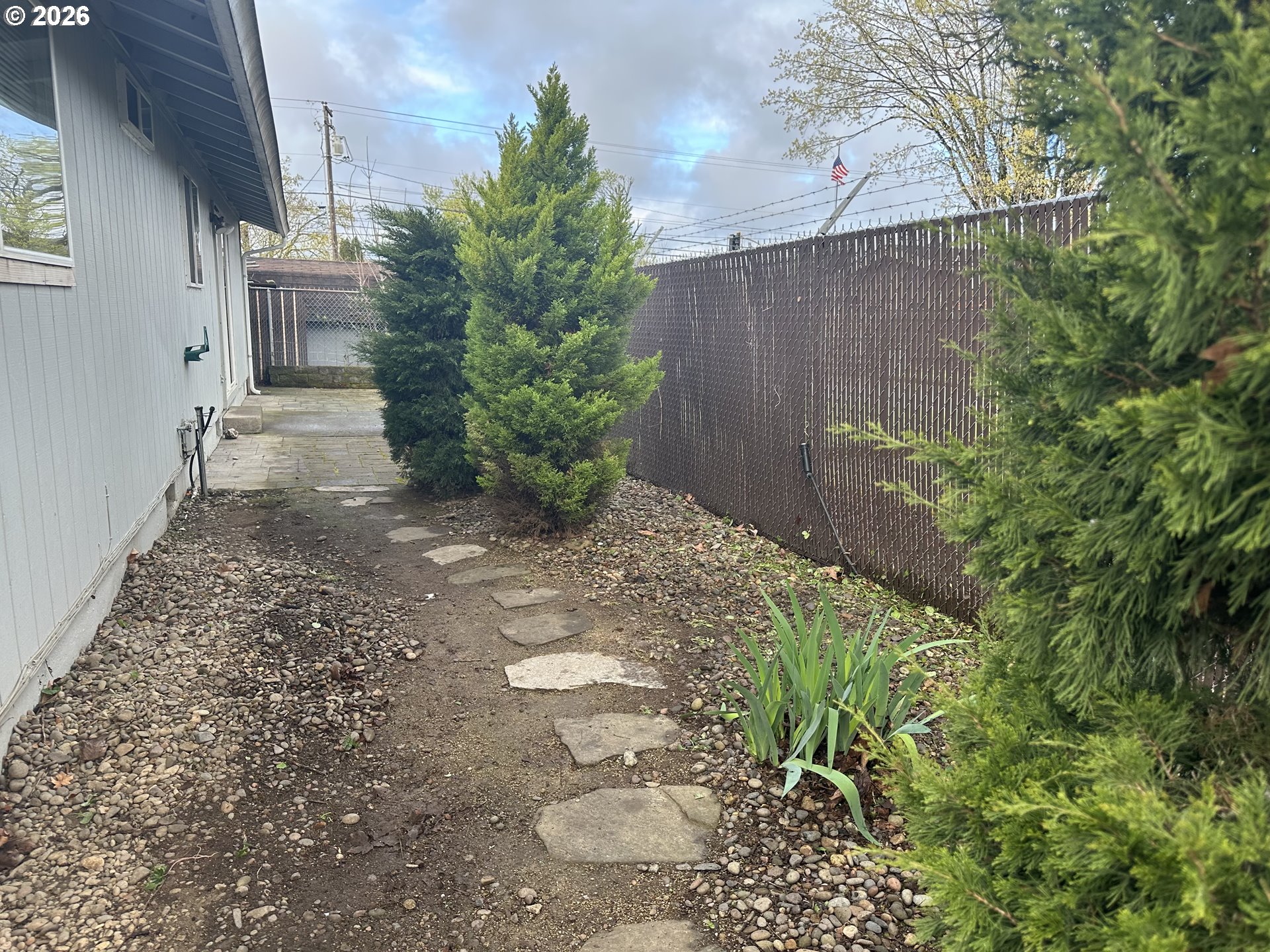 1435 5th Street Springfield, OR 97477 - Photo 10 of 11 Yard