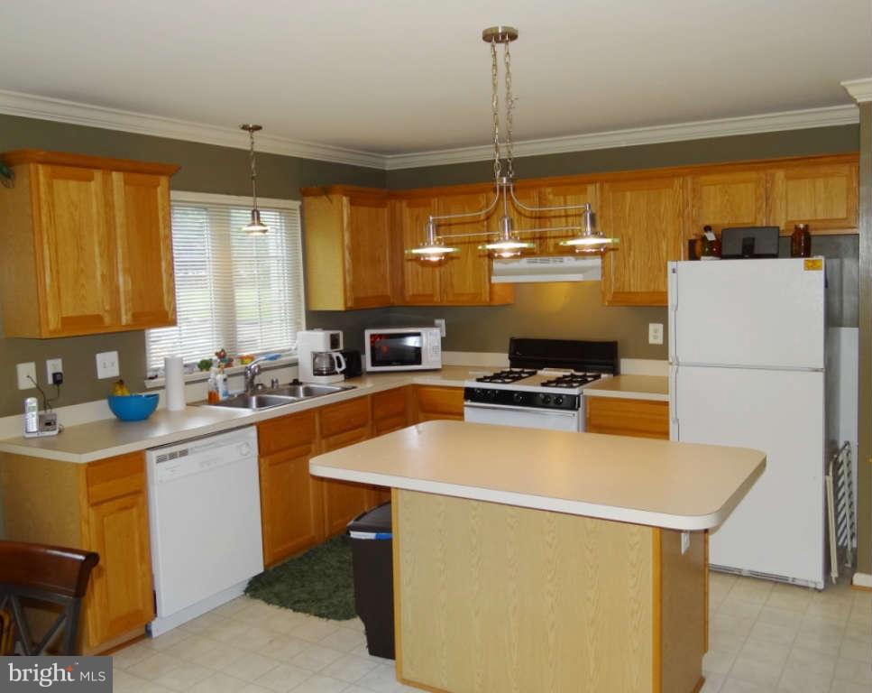 605 Howards Loop, Unit 89 Annapolis, MD 21401 - Photo 4 of 11 Kitchen