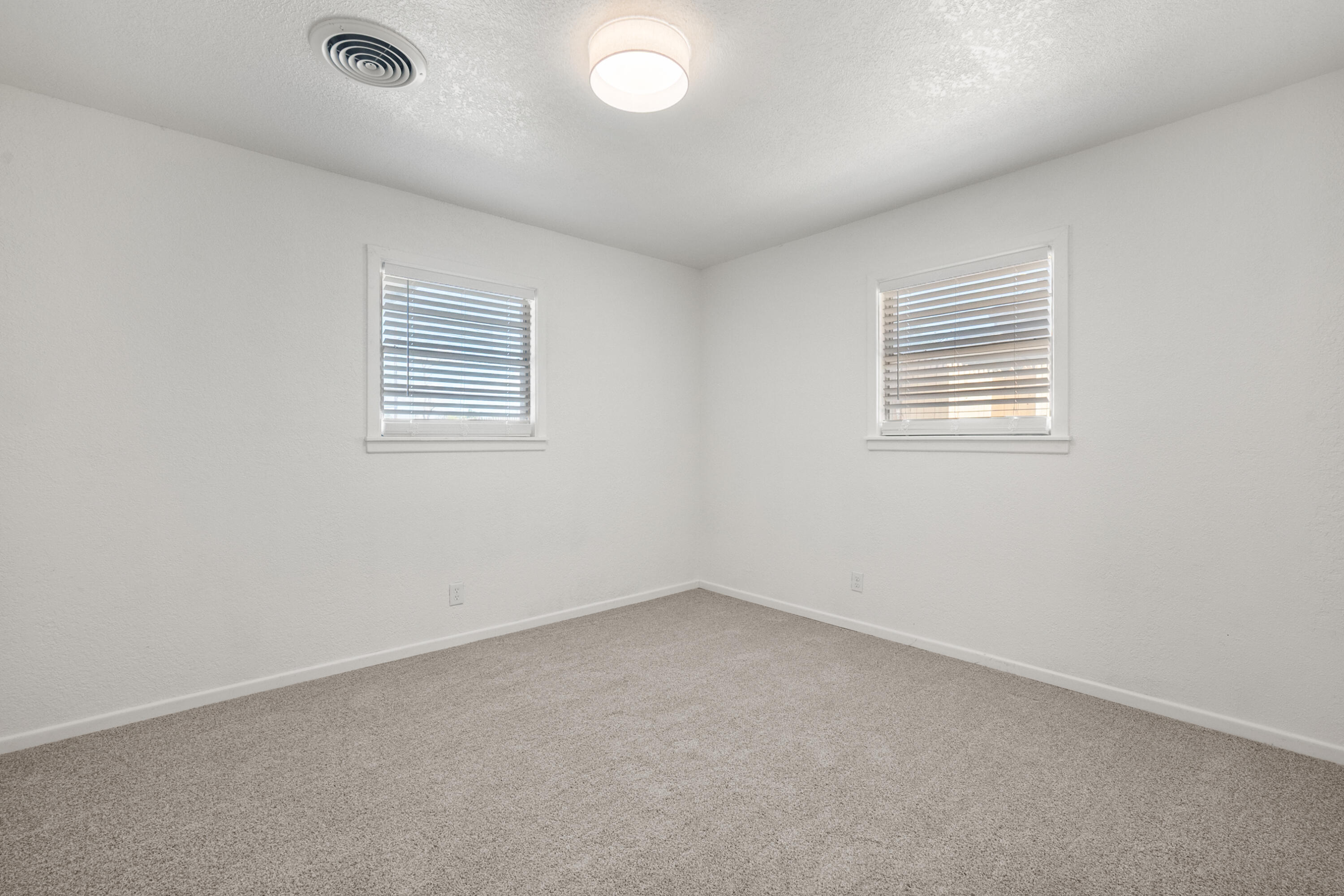816 Cedar Street Floydada, TX 79235 - Photo 20 of 24 an empty room with a window