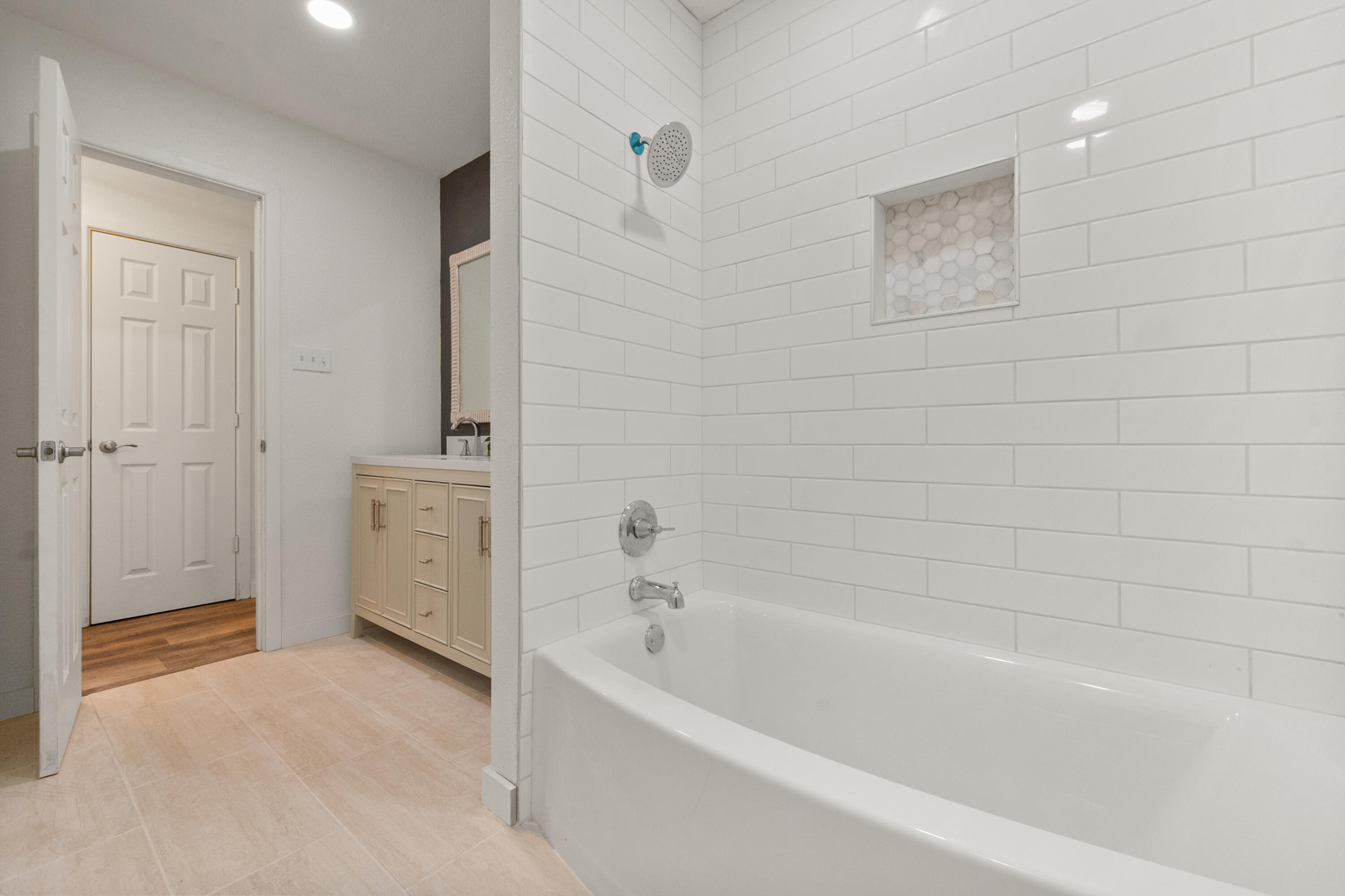 816 Cedar Street Floydada, TX 79235 - Photo 22 of 24 a bathroom with a bathtub and a shower