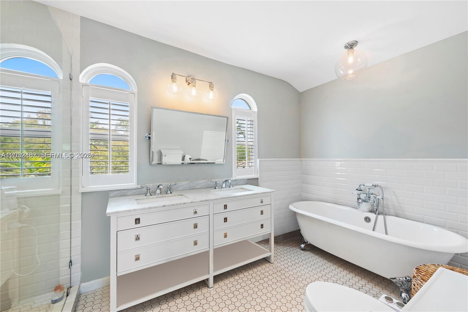 5621 Alton Road Miami Beach, FL 33140 - Photo 24 of 33