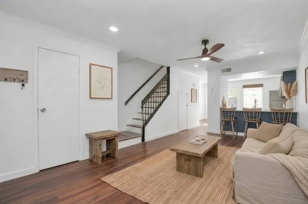 $165,000 | 2002 Gentryside Drive, Unit 113, Houston, TX 77077