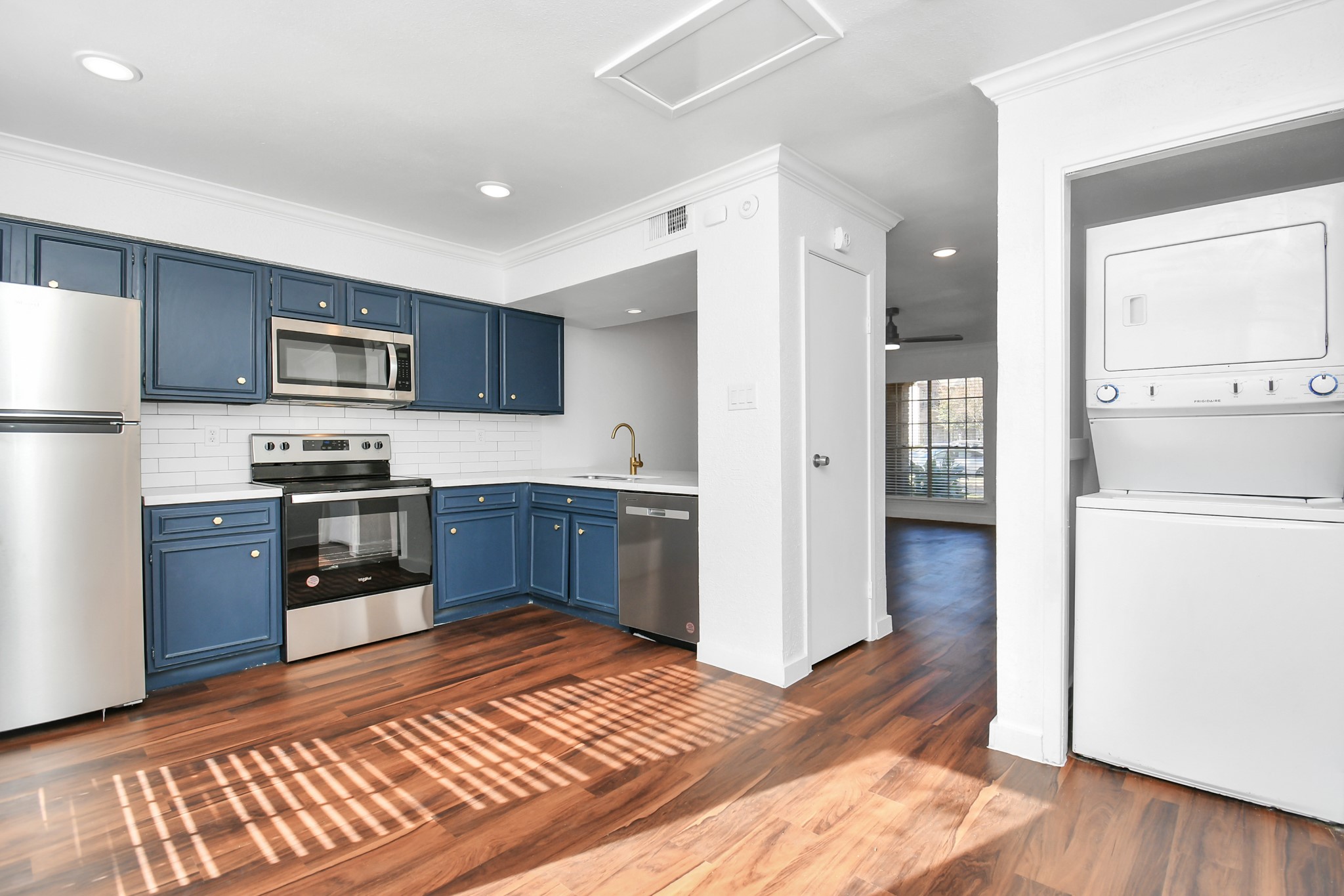 2002 Gentryside Drive, Unit 113 Houston, TX 77077 - Photo 5 of 36 a kitchen with granite countertop stainless steel appliances and wooden cabinets