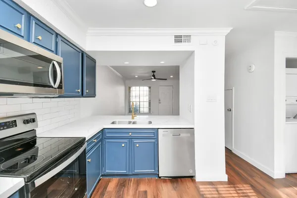 $165,000 | 2002 Gentryside Drive, Unit 113, Houston, TX 77077