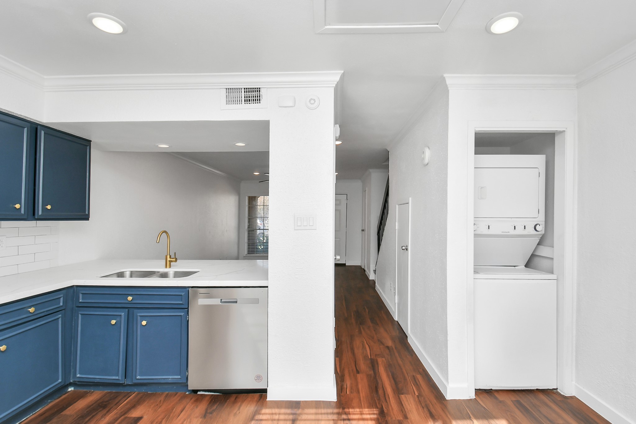 2002 Gentryside Drive, Unit 113 Houston, TX 77077 - Photo 9 of 36 a bathroom with a double vanity sink and mirror