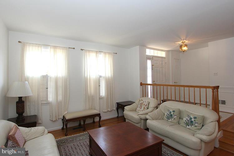 10922 Brewer House Road Rockville, MD 20852 - Photo 5 of 27 a living room with furniture and a lamp