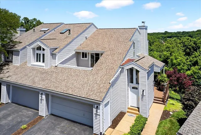 $390,000 | 1848 Ridgeview Cir Drive, Ballwin, MO 63021