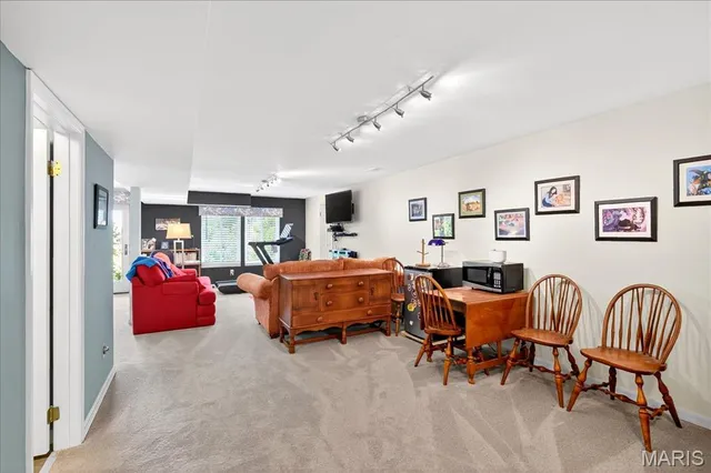 $390,000 | 1848 Ridgeview Cir Drive, Ballwin, MO 63021