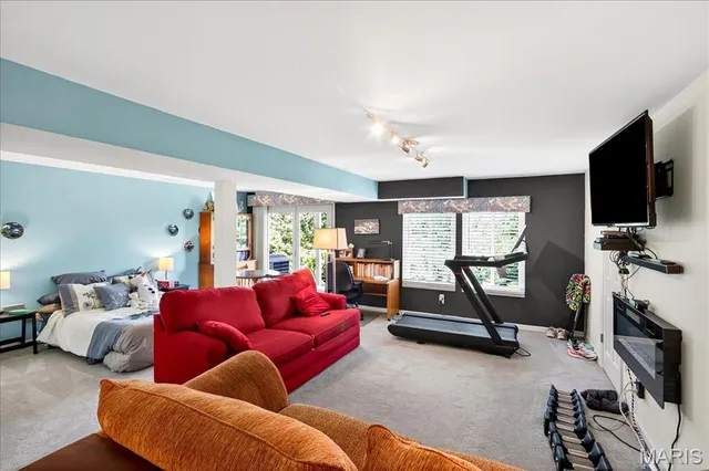 $390,000 | 1848 Ridgeview Cir Drive, Ballwin, MO 63021