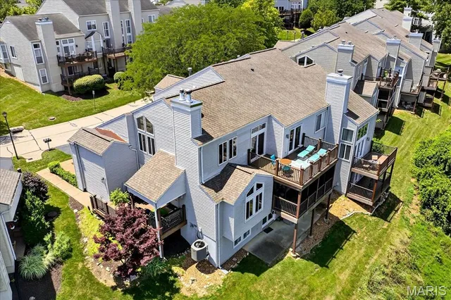 $390,000 | 1848 Ridgeview Cir Drive, Ballwin, MO 63021