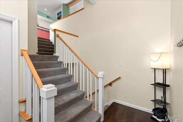 $390,000 | 1848 Ridgeview Cir Drive, Ballwin, MO 63021