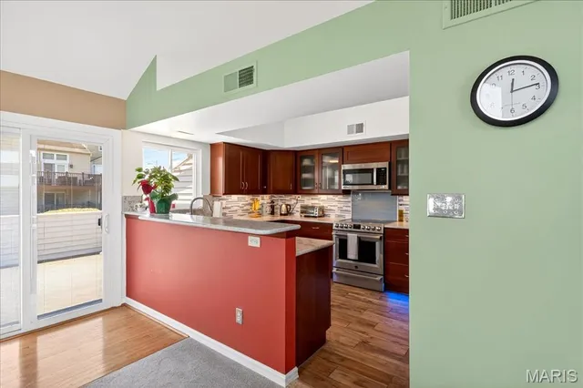 $390,000 | 1848 Ridgeview Cir Drive, Ballwin, MO 63021