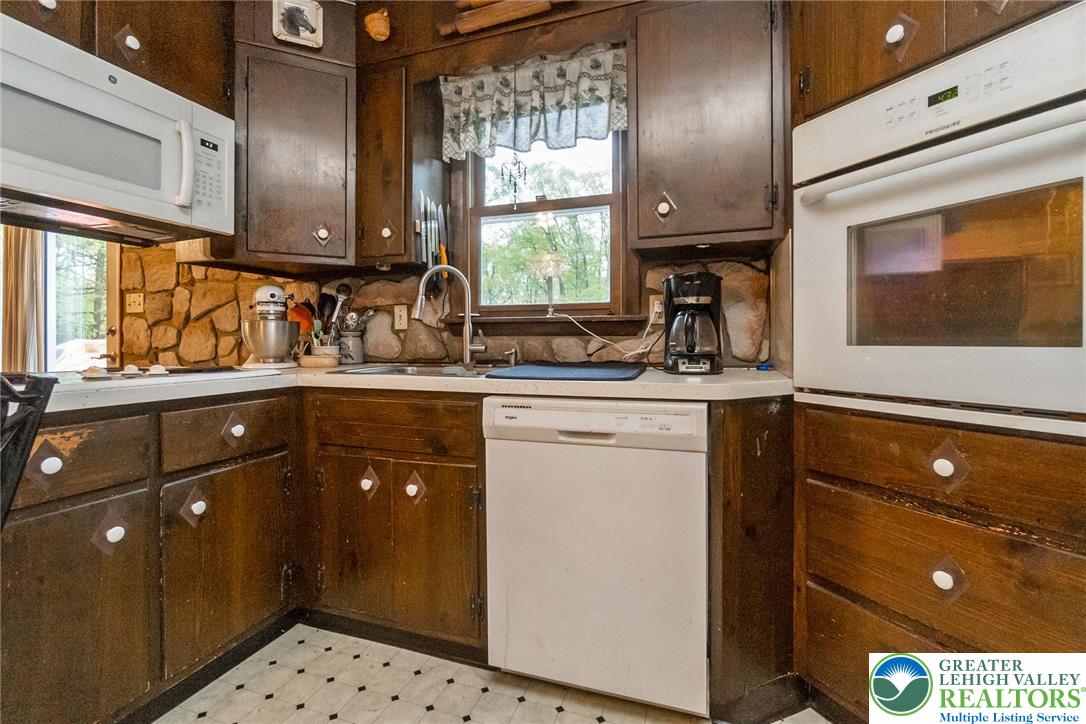 9223 North Loop Road Slatington, PA 18080 - Photo 34 of 60