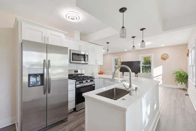 $344,900 | 10121 West Bungalow Parkway, West Allis, WI 53214