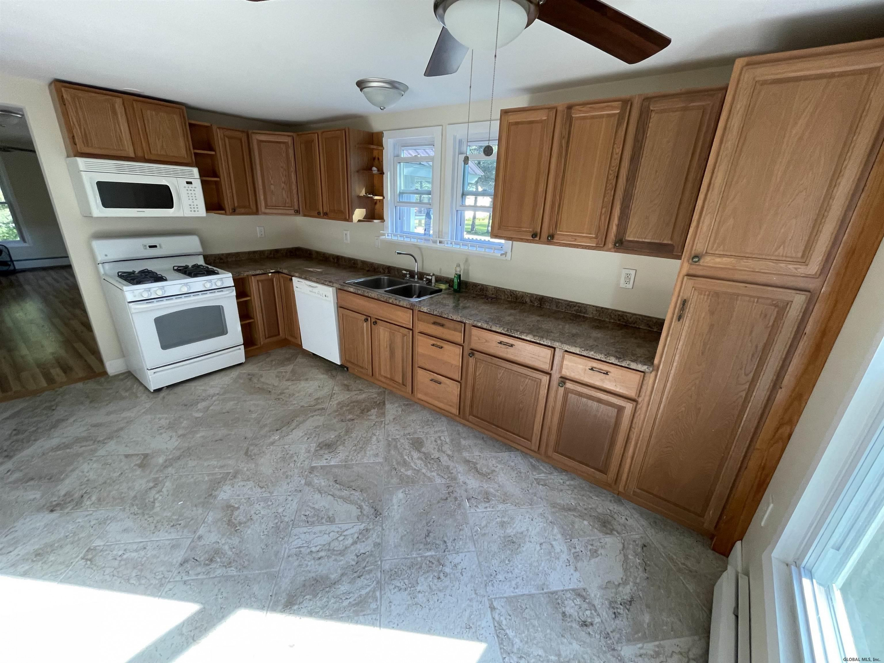 127 Yates Road Mayfield, NY 12117 - Photo 4 of 25 Photo 4