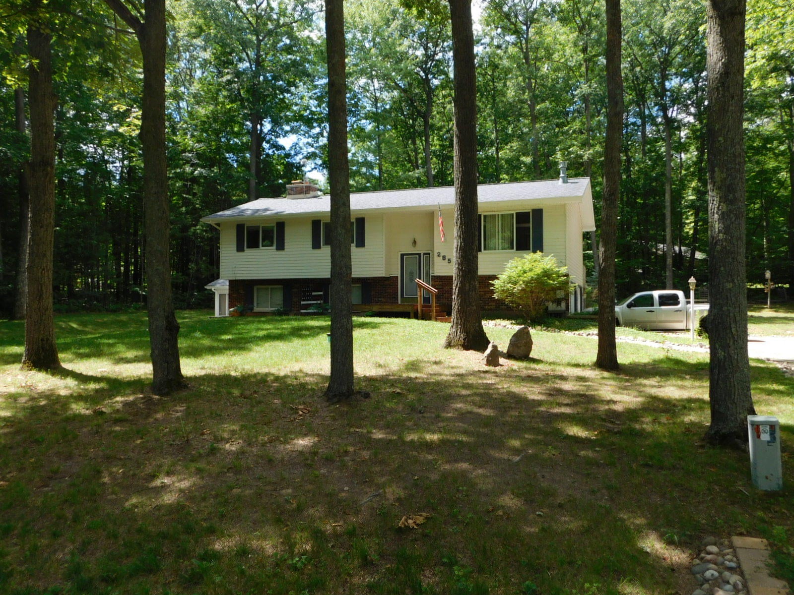 285 Rising Fawn Trail Roscommon, MI 48653 - Photo 3 of 54 Gallery Image 3