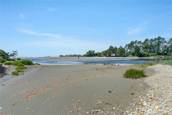 $1,975,000 | 6 Diamond Drive, Pacific Beach, WA 98571
