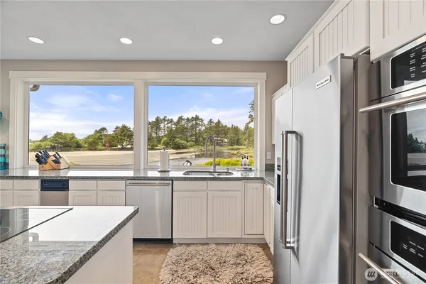 $1,975,000 | 6 Diamond Drive, Pacific Beach, WA 98571