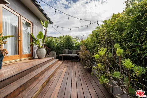 $2,695,000 | 416 Brooks Avenue, Venice, CA 90291