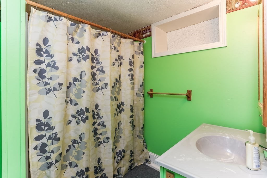 71 Bourne Street Three Rivers, MA 01080 - Photo 15 of 33