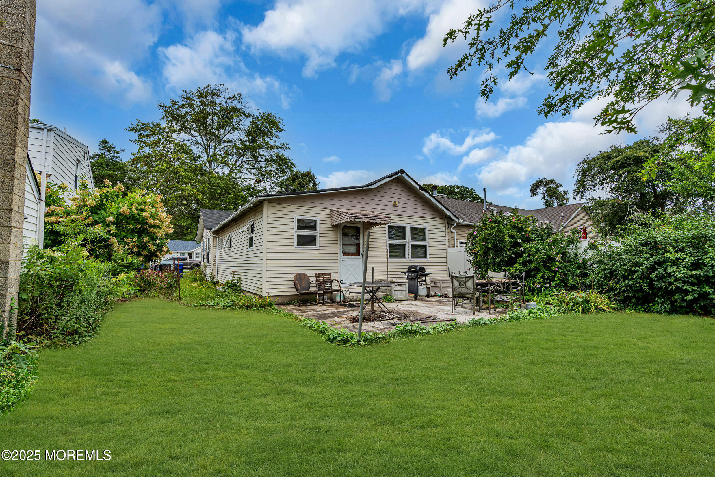119 George Road Toms River, NJ 08753 - Photo 23 of 29 a view of a house with backyard and sitting area