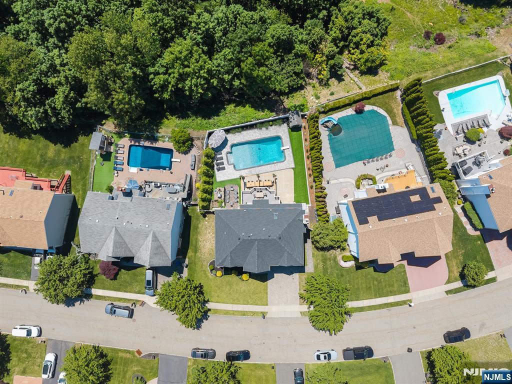 22 Fox Boro Road Wayne, NJ 07470 - Photo 3 of 50
