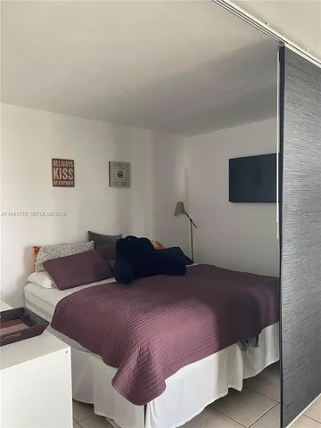 $2,250 | 2899 Collins Avenue, Unit 1514, Miami Beach, FL 33140