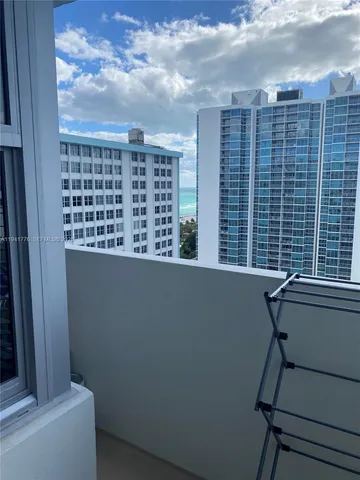 $2,250 | 2899 Collins Avenue, Unit 1514, Miami Beach, FL 33140