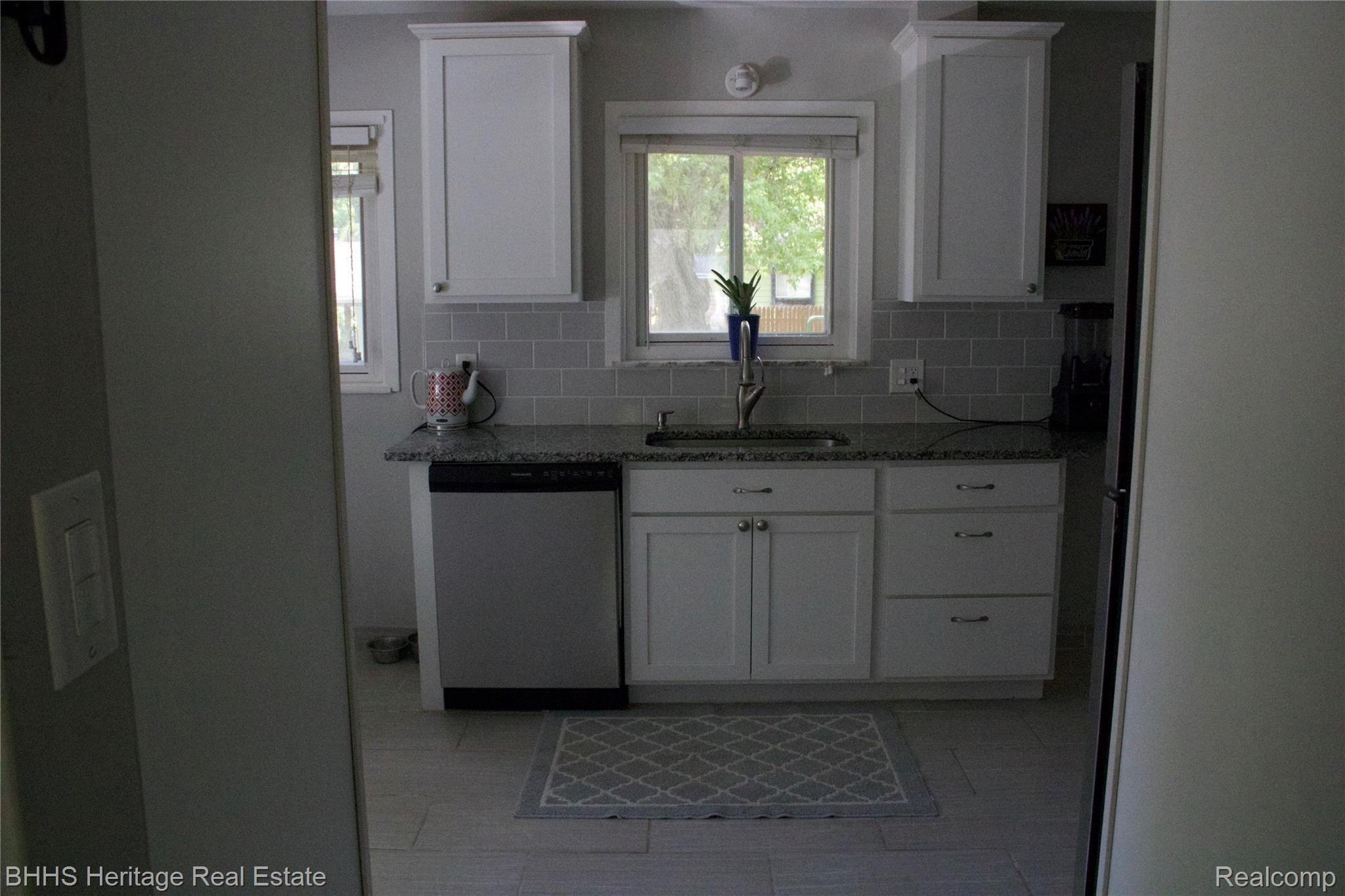 5131 Warmbriar Road White Lake, MI 48383 - Photo 4 of 32 7EEF0B74-1317-4958-AB23-AE3496D21267_1_100_o.jpeg