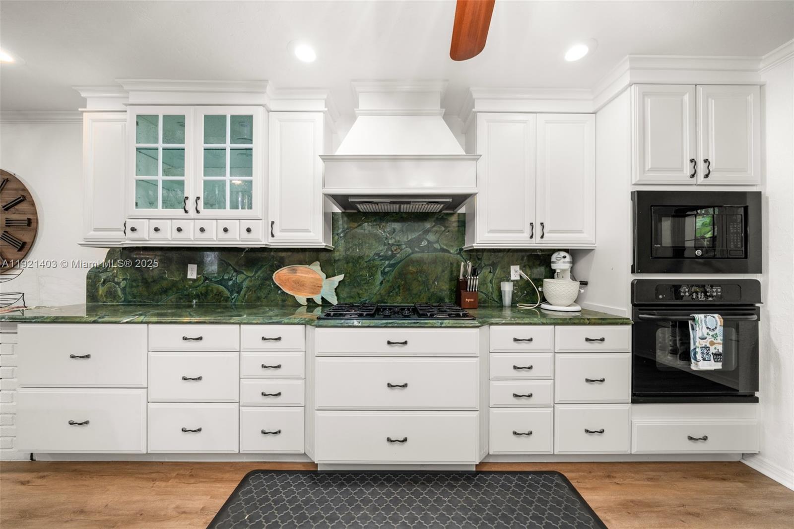 2551 Lakeview Drive Sebring, FL 33870 - Photo 16 of 73 a kitchen with granite countertop a stove a sink and a microwave