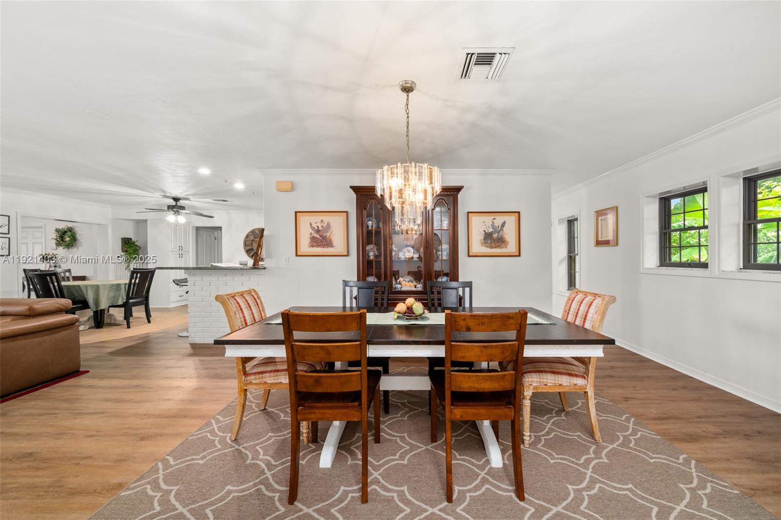 2551 Lakeview Drive Sebring, FL 33870 - Photo 21 of 73 a view of a dining room with furniture