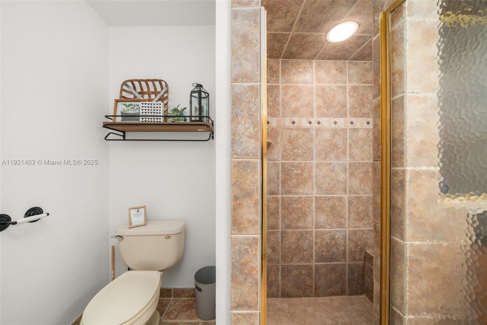 2551 Lakeview Drive Sebring, FL 33870 - Photo 51 of 73 a bathroom with a toilet and a shower