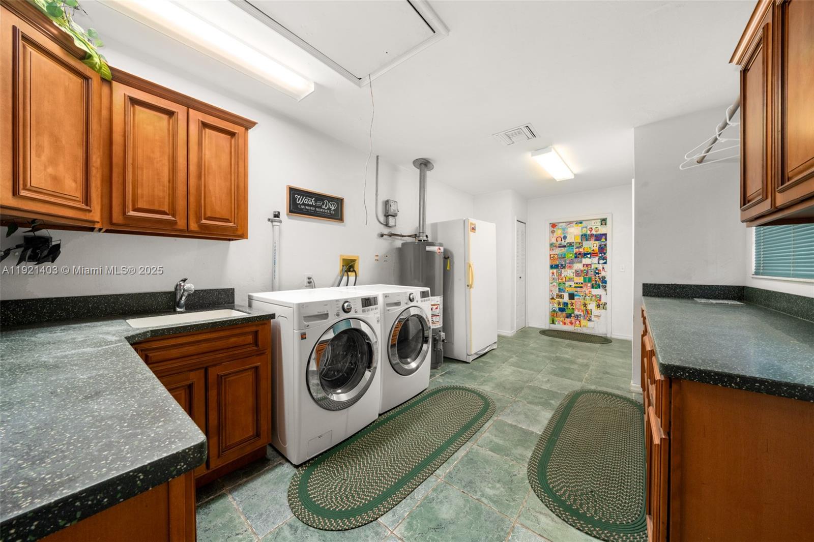 2551 Lakeview Drive Sebring, FL 33870 - Photo 60 of 73 a utility room with dryer and washer