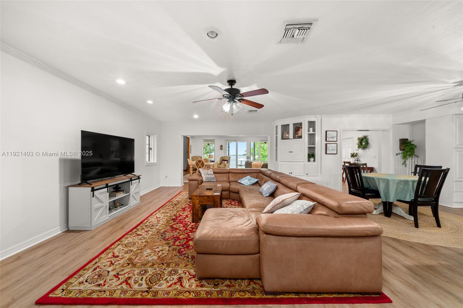 2551 Lakeview Drive Sebring, FL 33870 - Photo 7 of 73 a living room with furniture and a flat screen tv