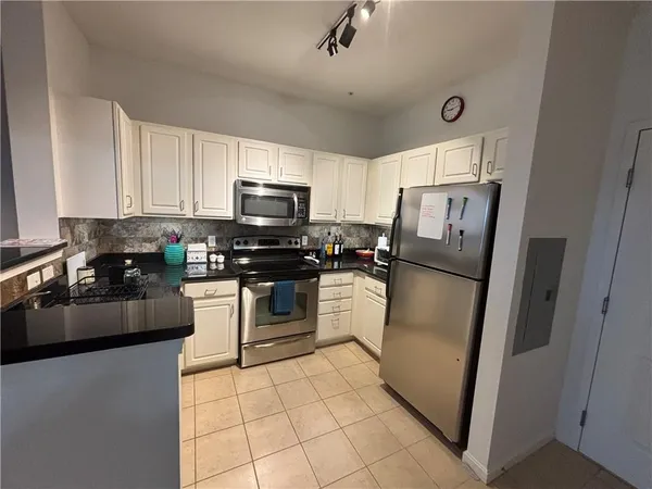 $2,050 | 1000 Providence Place, Unit 221, Providence, RI 02903