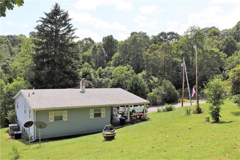 384 Hampton Road Mill Run, PA 15464 - Photo 2 of 21