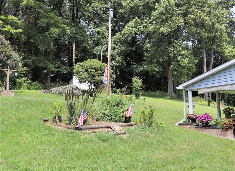384 Hampton Road Mill Run, PA 15464 - Photo 3 of 21