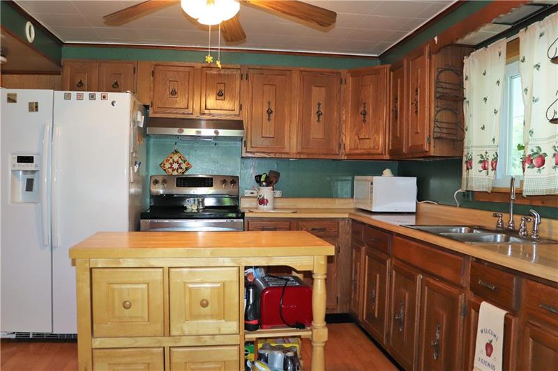 384 Hampton Road Mill Run, PA 15464 - Photo 9 of 21