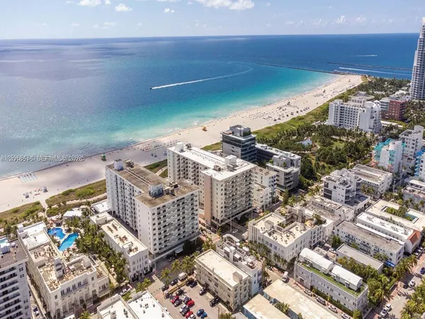 $2,700 | 345 Ocean Drive, Unit 305, Miami Beach, FL 33139