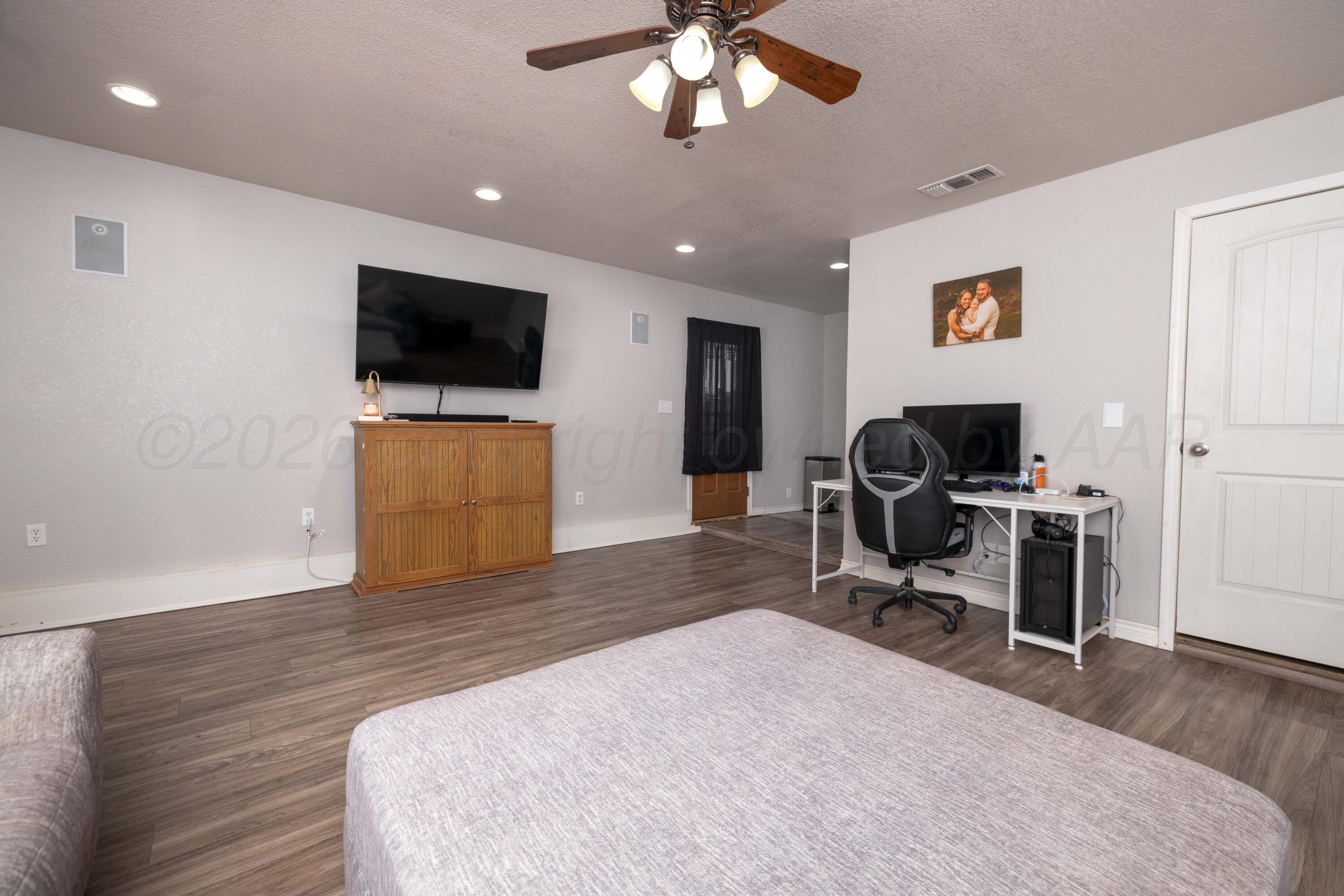 7003 Euclid Street Amarillo, TX 79110 - Photo 3 of 23 Living Area